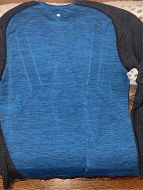 Lululemon Men's Blue Heather Athletic Long Sleeve Top